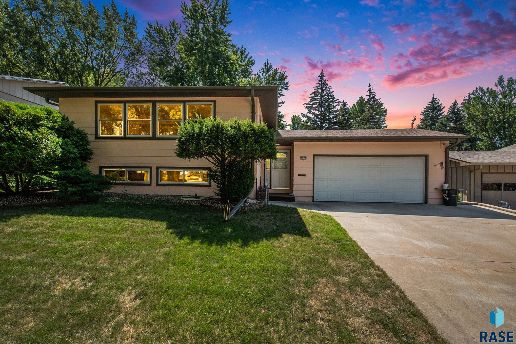 16th St, Sioux Falls, SD 57103
