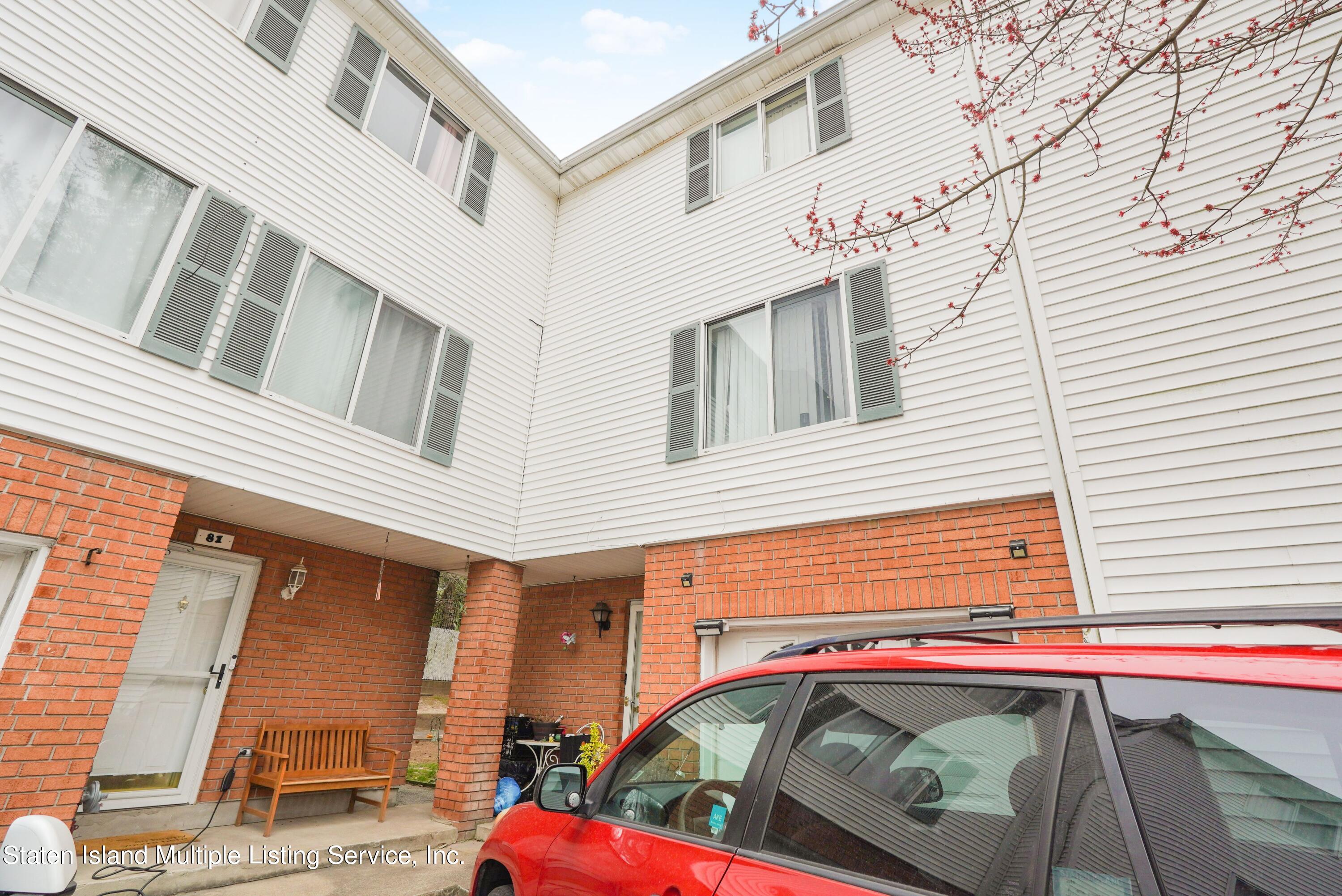 Emily Ln, Staten Island, NY 10312