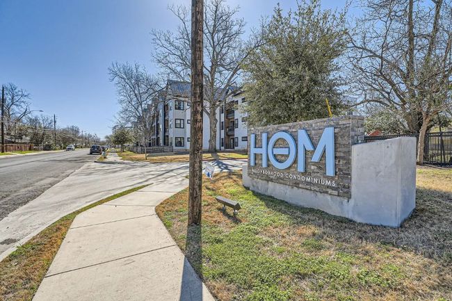 HOM condo entrance | Image 29