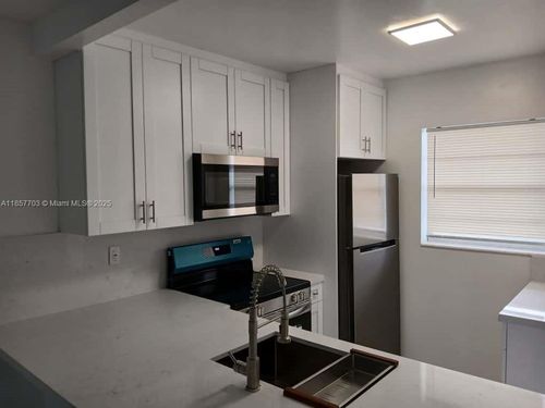 apt-305-5181 W Oakland Park Blvd, Lauderdale Lakes, FL, 33313-1547 | Card Image