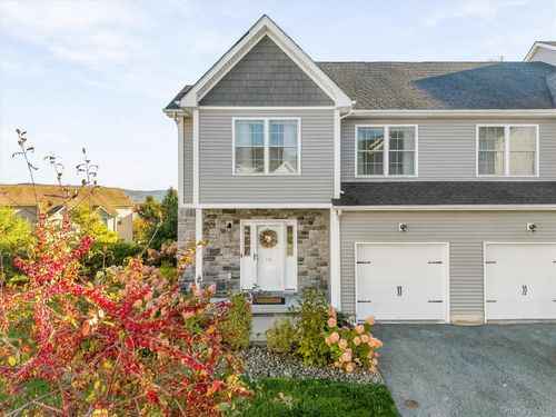 160 Highwood Dr, New Windsor, NY, 12553-6947 | Card Image