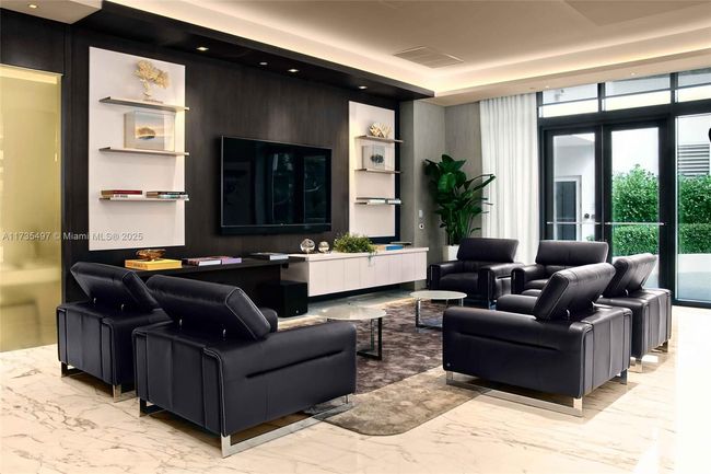 APT-1704 - 50 S Pointe Dr, Condo with 2 bedrooms, 3 bathrooms and null parking in Miami Beach FL | Image 21