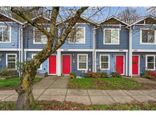 6689 N Columbia Way, Portland, OR, 97203-1806 | Card Image