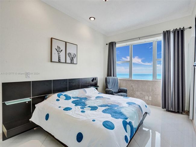 APT-1709 - 3180 S Ocean Dr, Condo with 2 bedrooms, 2 bathrooms and null parking in Hallandale Beach FL | Image 6