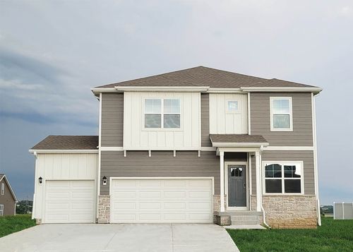 133 8th Ave Ne, Altoona, IA, 50009-3212 | Card Image