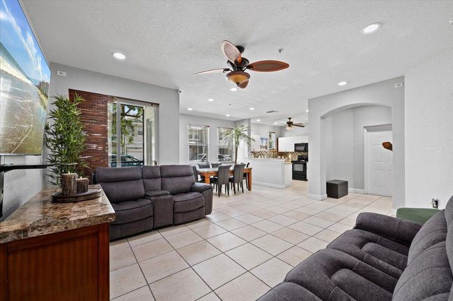 1005 Shoma Dr, Condo with 3 bedrooms, 2 bathrooms and null parking in Royal Palm Beach FL | Image 9