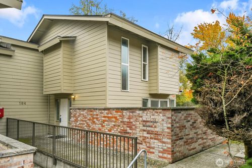 184 Sw 200th St, Normandy Park, WA, 98166-4024 | Card Image