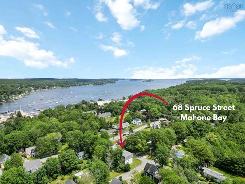 68 Spruce St, Mahone Bay, NS, B0J2E0 | Card Image