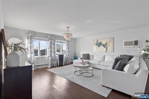 557 Market St, Elmwood Park, NJ, 07407-3109 | Card Image