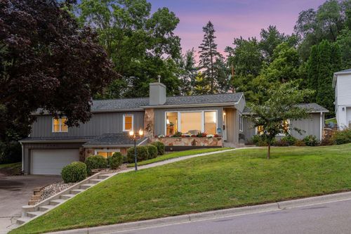 3302 Manor Dr, Golden Valley, MN, 55422-3828 | Card Image