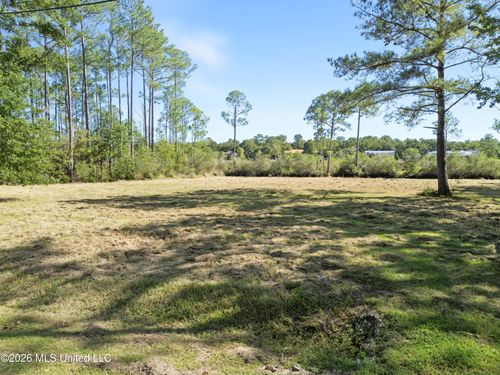 8525 Pickering Forrest Dr, Ocean Springs, MS, 39564-9556 | Card Image