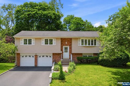 8 Nottingham Drive, East Brunswick, NJ, 08816 | Card Image