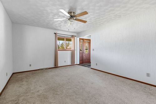 2-4704 9th St, East Moline, IL, 61244-4445 | Card Image
