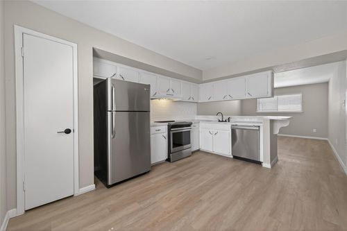 12-427 Hollyvale Dr, Houston, TX, 77060-5432 | Card Image