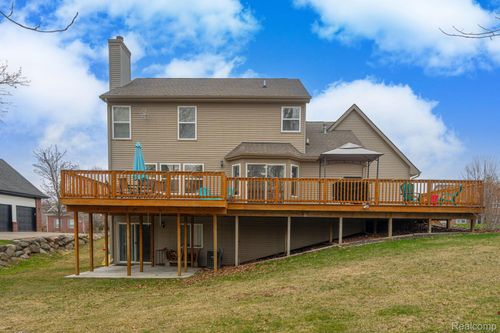 8925 El Dorado Dr, White Lake, MI, 48386-4417 | Card Image