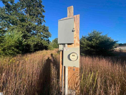 905 Quail Dr Sw, Kalkaska, MI, 49646-8163 | Card Image