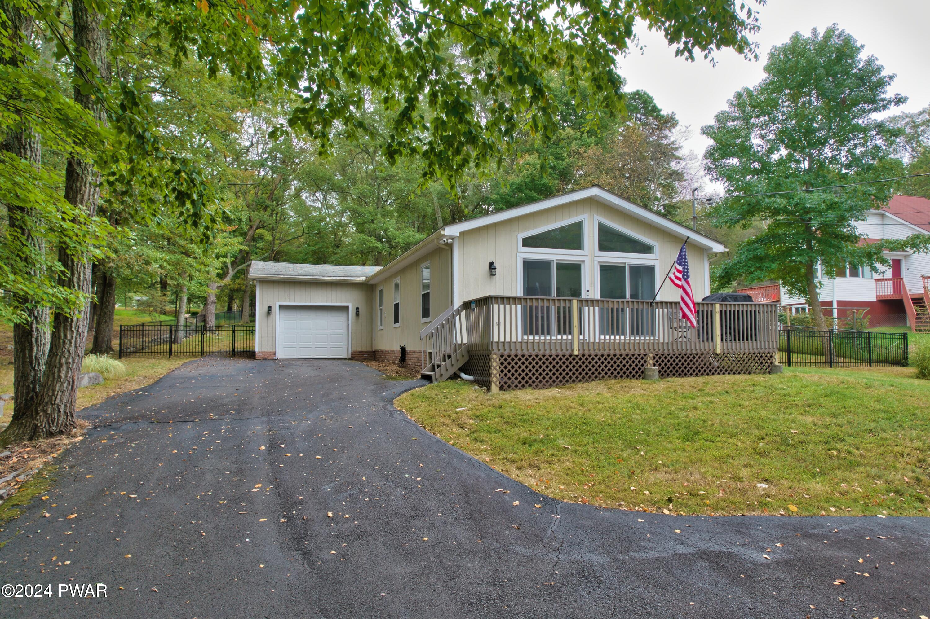 Mink Rd, Dingmans Ferry, PA 18328