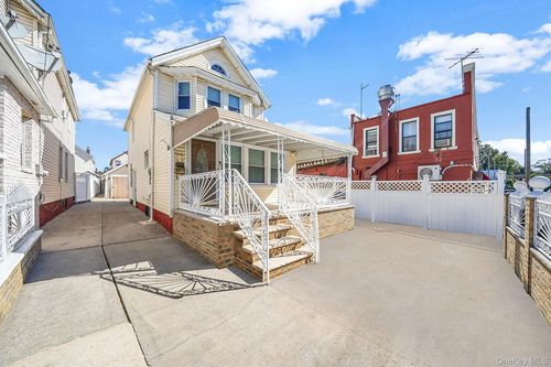 9427 208th St, Queens Village, NY, 11428-1535 | Card Image