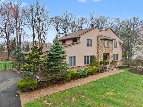 19 S Constitution Dr, Tappan, NY, 10983-1621 | Card Image