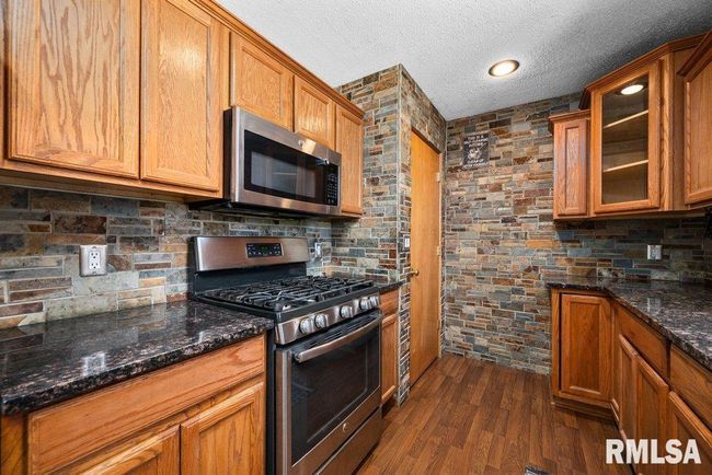 2920 E 35 Th St, House other with 4 bedrooms, 2 bathrooms and null parking in Davenport IA | Image 6