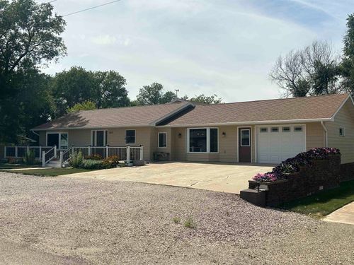 605 1st Ave W, Bison, SD, 57620-7115 | Card Image