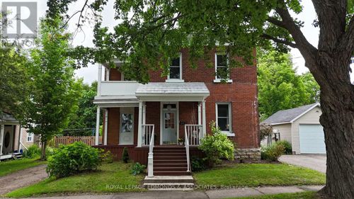 375 Centre St, Pembroke, ON, K8A1J4 | Card Image