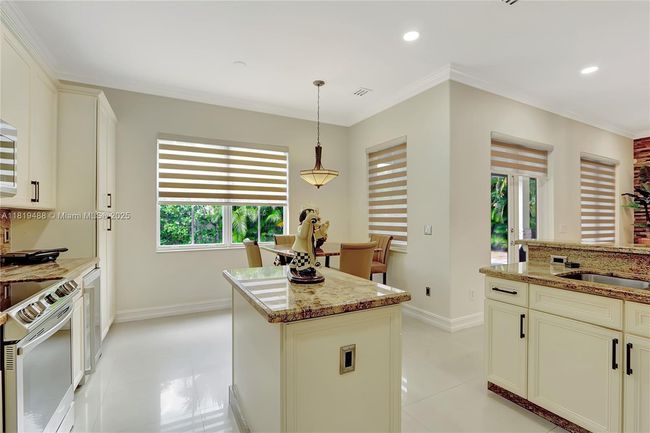 8902 Nw 178 Th Ln, House other with 4 bedrooms, 4 bathrooms and null parking in Hialeah FL | Image 12