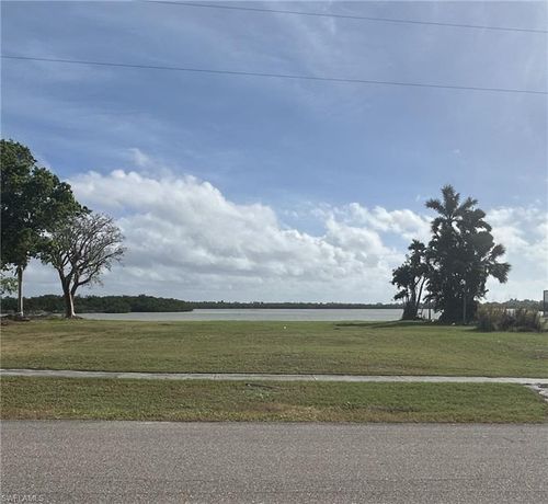 945 Caxambas Dr, MARCO ISLAND, FL, 34145-5907 | Card Image