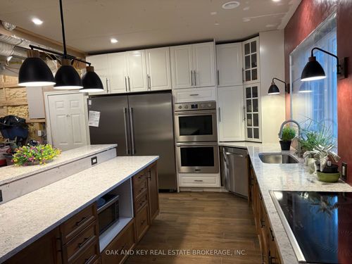 5661 Clandeboye Dr, Lucan, ON, N0M2J0 | Card Image