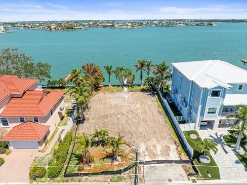 6 Paradise Ln, TREASURE ISLAND, FL, 33706-1129 | Card Image