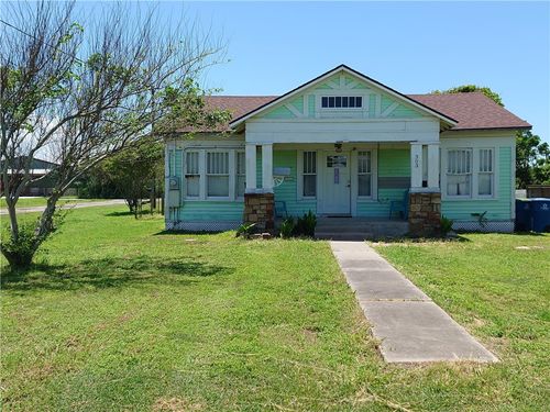 303 Elm St, Portland, TX, 78374-1527 | Card Image