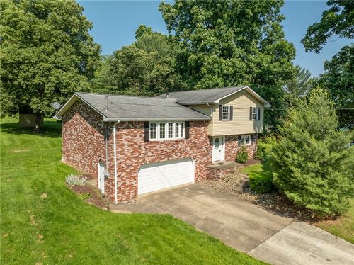 756 Arona Rd, New Stanton, PA, 15672-1105 | Card Image