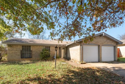 6924 Margaret Dr, Forest Hill, TX, 76140-1326 | Card Image