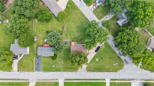 8525 Penner Ave, De Soto, KS, 66018-8322 | Card Image