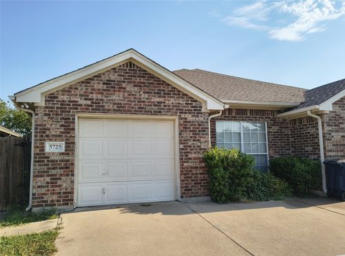 5725 Swords Dr, Fort Worth, TX, 76137-4998 | Card Image