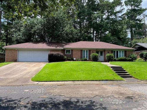 5335 Red Fox Rd, Jackson, MS, 39211-4627 | Card Image