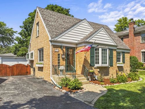 2140 Walnut Ct, Glenview, IL, 60025-4939 | Card Image
