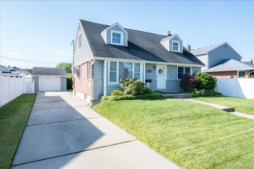 3842 Whitman St, Levittown, NY, 11756-5626 | Card Image