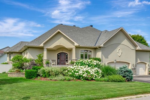 2 Beechgrove Gdns, Stittsville, ON, K2S1R1 | Card Image