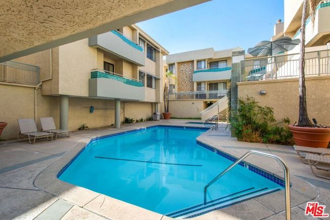 UNIT-2 - 19009 Sherman Way, Condo with 1 bedrooms, 1 bathrooms and 2 parking in Reseda CA | Image 20