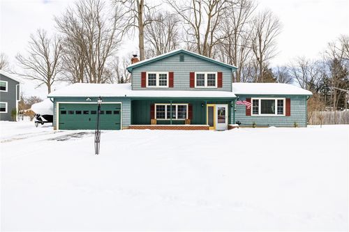 40 Crystal Springs Ln, Fairport, NY, 14450-1951 | Card Image