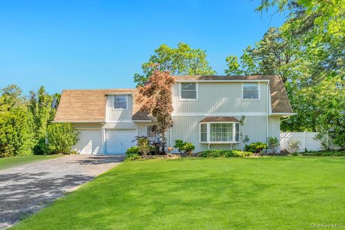 3 Sugar Pine Cir, Medford, NY, 11763-4145 | Card Image