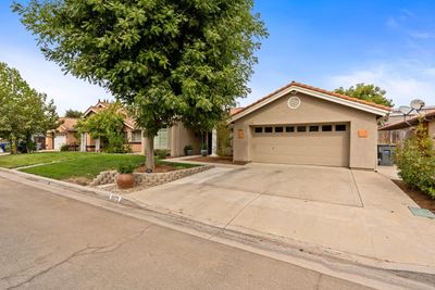 5572 W Magill Avenue, House other with 3 bedrooms, 2 bathrooms and null parking in Fresno CA | Image 3