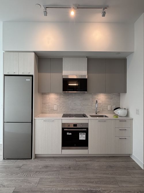 215-10 Oak Street S, Toronto, ON, M5A0Z1 | Card Image