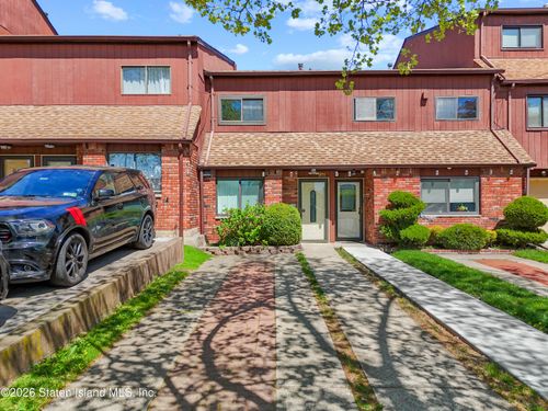 911 W Fingerboard Rd, Staten Island, NY, 10304-4453 | Card Image