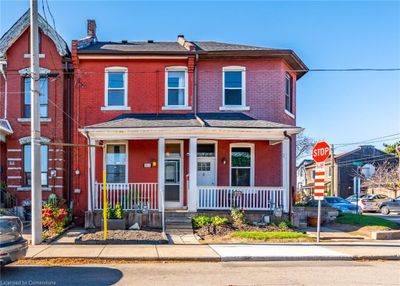 313 Mary St, Townhouse with 2 bedrooms, 1 bathrooms and null parking in Hamilton ON | Image 1