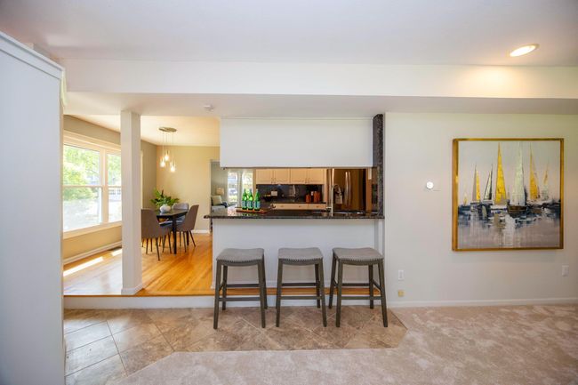Eat-up counter to kitchen | Image 15