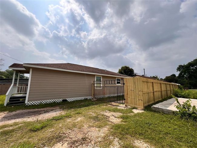 885 Green Meadow Lane, House other with 3 bedrooms, 2 bathrooms and null parking in Houston TX | Image 3