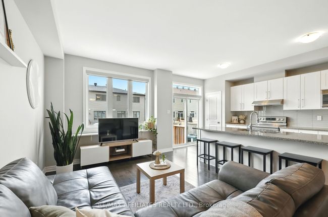 618 Geranium Walk, House attached with 3 bedrooms, 3 bathrooms and 2 parking in Stittsville ON | Image 5