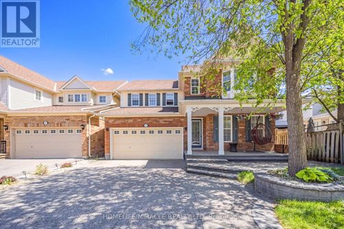 3 White Rd, Brampton, ON, L7A1Y5 | Card Image